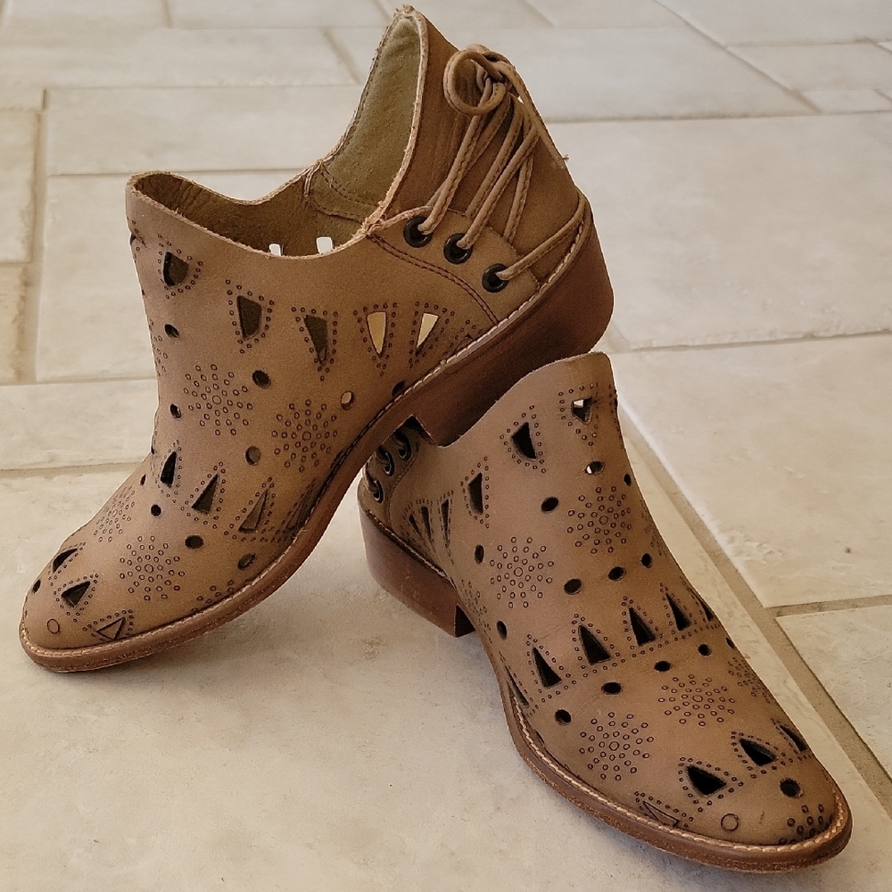 Muse & Cloud Brown Cutout Ankle Boots